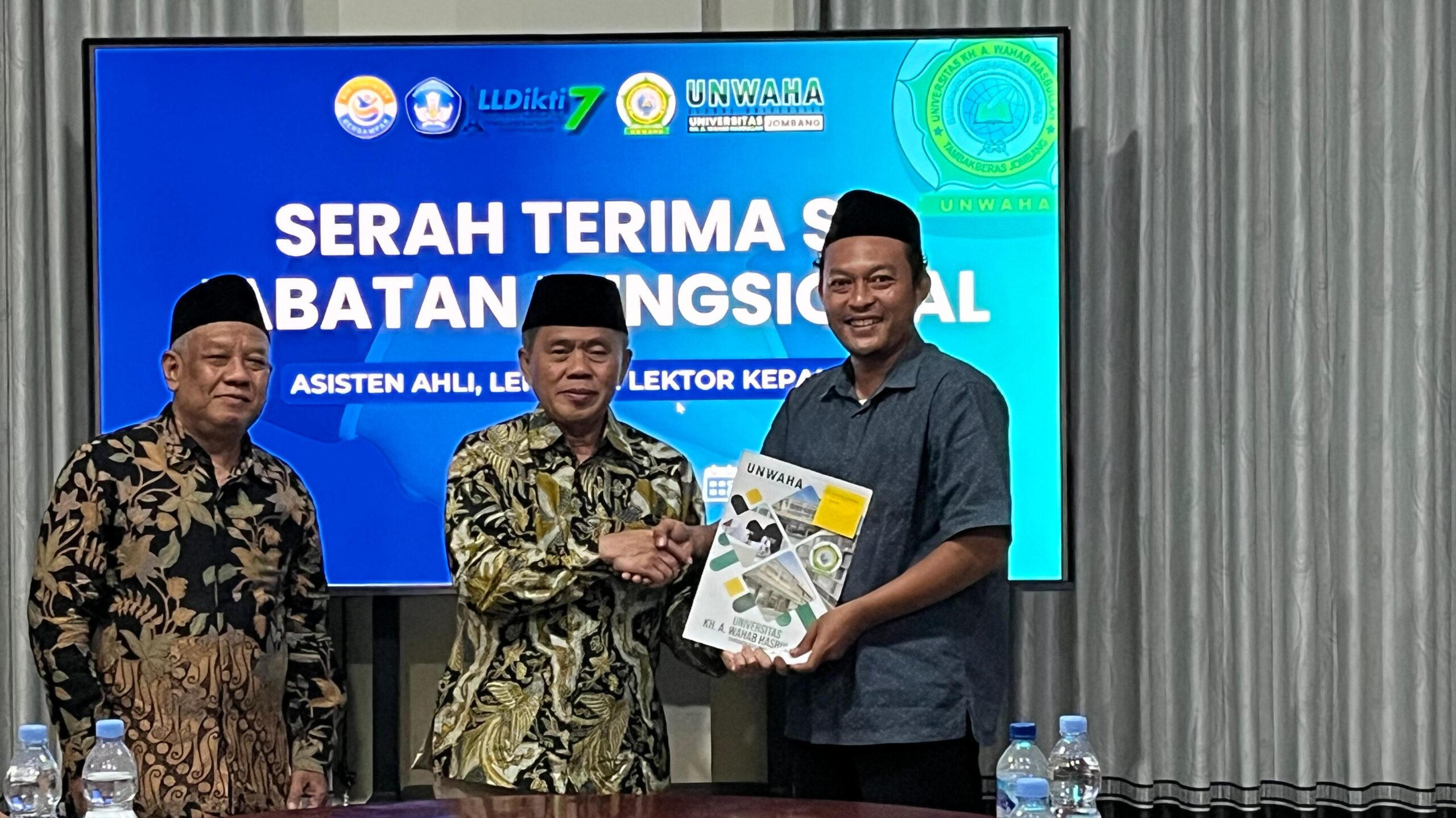 UNWAHA Serahkan SK Jabatan Fungsional kepada 25 Dosen